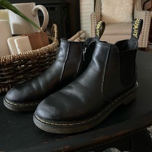 Dr. Martens 2976 Chelsea Kids Boots